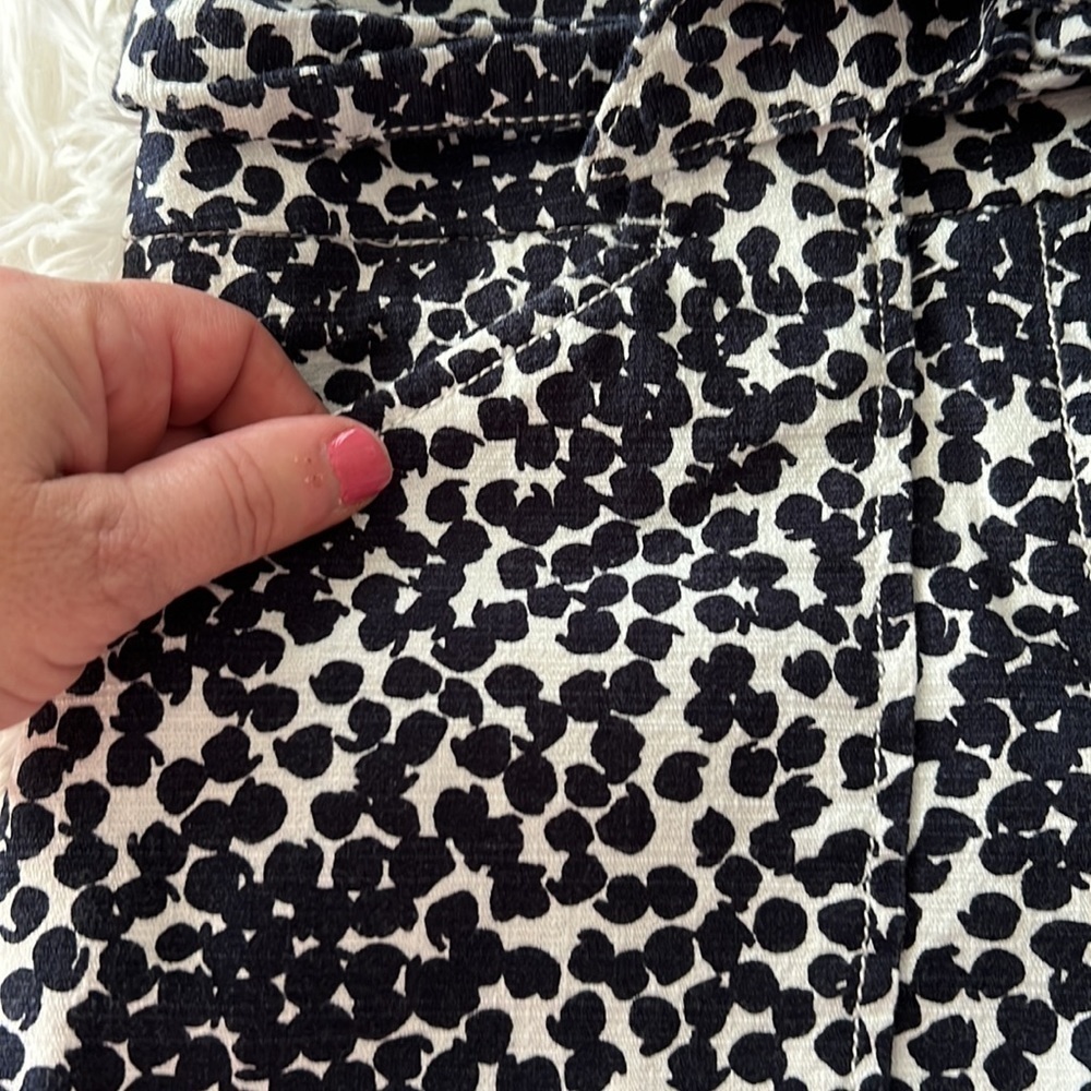 LOFT Navy Blue/White Textured Fabric Tie Belted High Rise Shorts, Size 2, EUC. - Picture 3 of 7